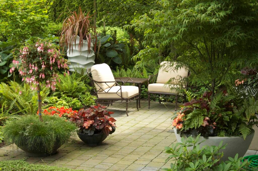 Containers for shade